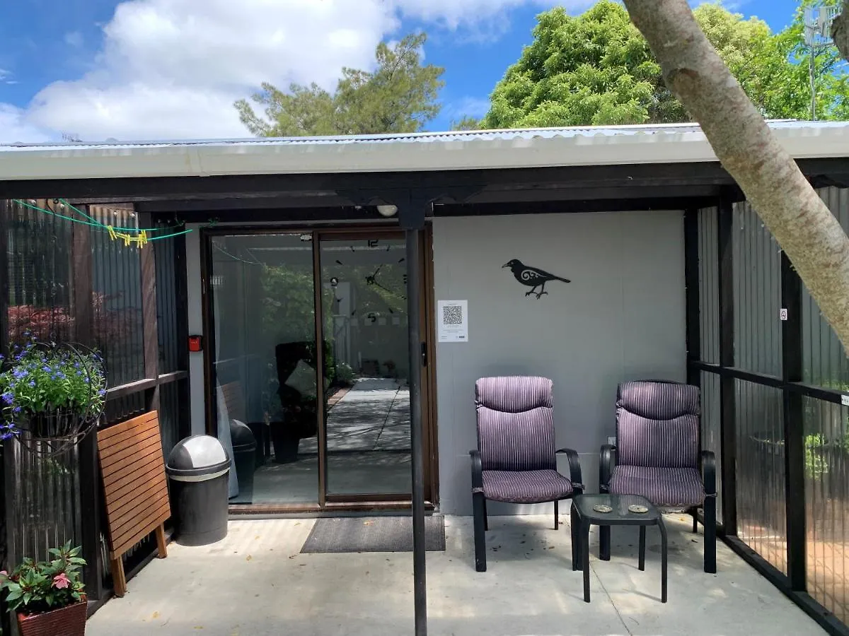 Twin Oaks Quiet Cottage Paraparaumu Apartment