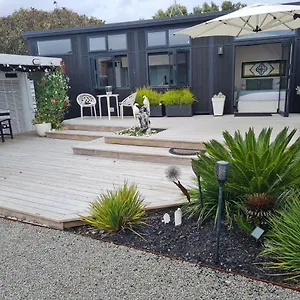 Aroha Tiny House Peka Peka Apartment