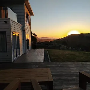Luxury Stay, Alpaca Farm Apartment