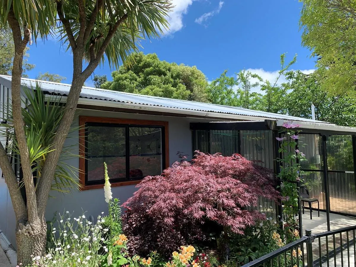 Twin Oaks Quiet Cottage Paraparaumu